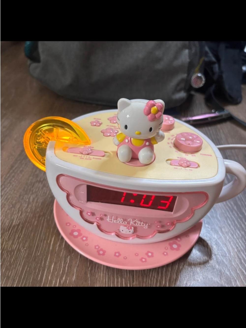 Rare Hello Kitty Pink and White Teacup alarm clock - Picture 4 of 4